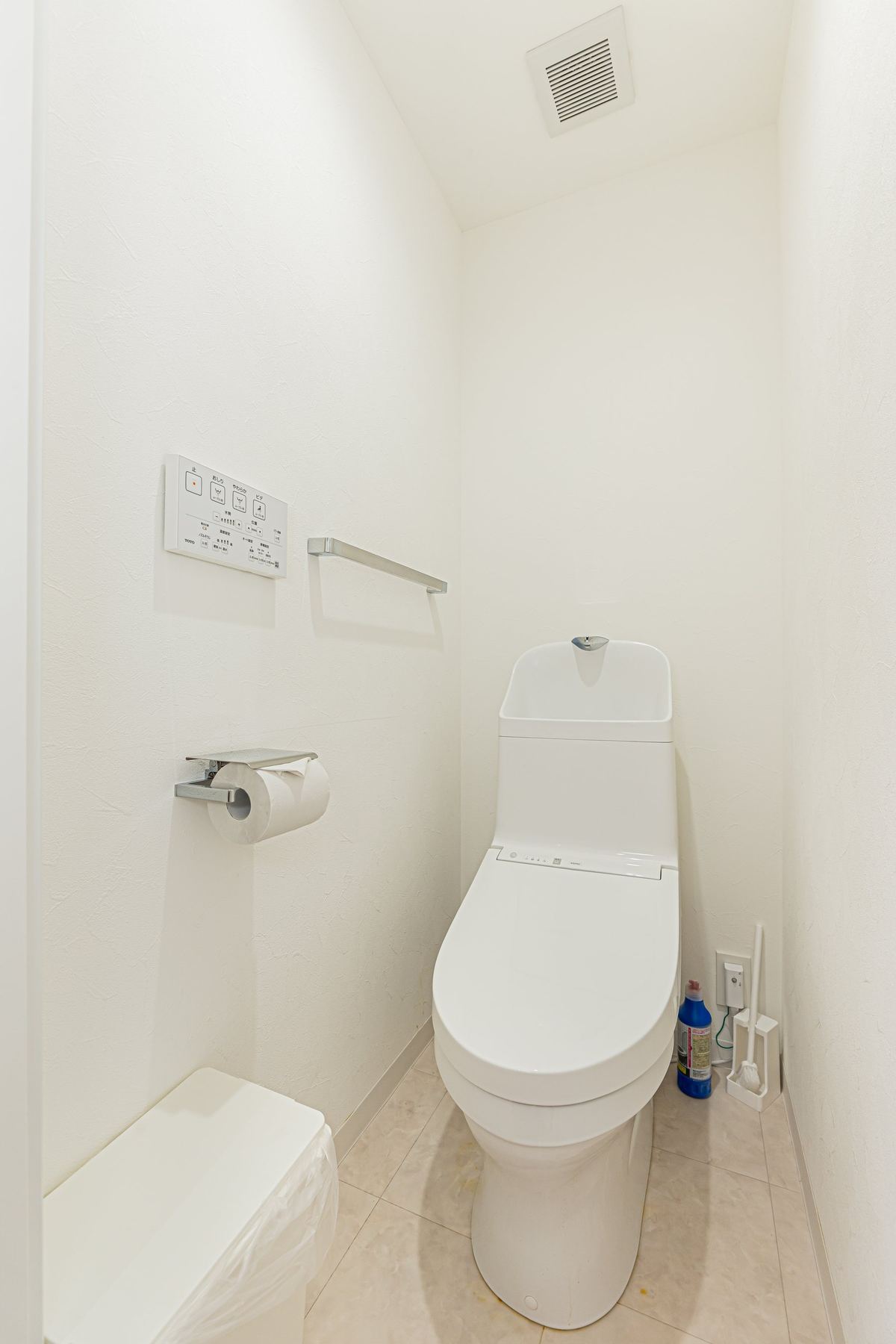 Twin room toilet